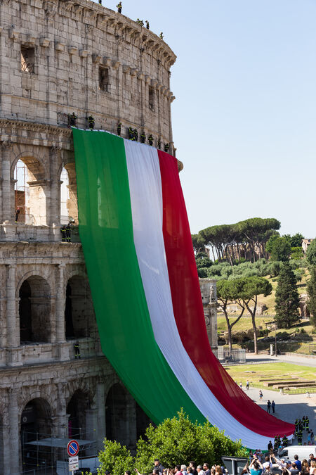 Bandiera italiana, Striscione, Colosseo, 2 giugno 2018, Festa della Repubblica, Roma