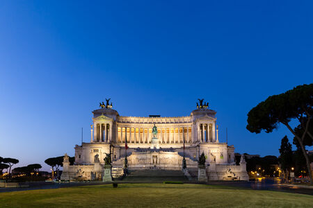 Il Vittoriano alle prime luci dell'alba, Piazza Venezia, Roma